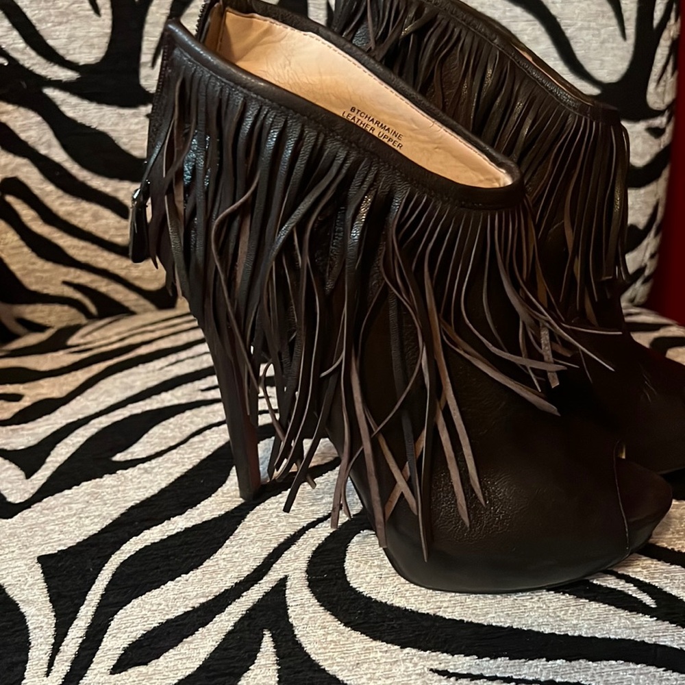 Leather brown fringed pumps